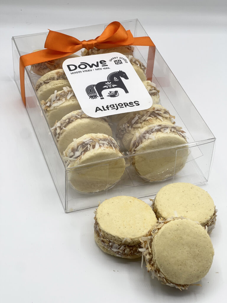 Dowe Sweet Studio uses MBS2 for their Alfajores cookies. 